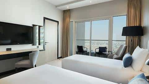 Chambres d'hôtel avec des vues magnifiques à Damac Hills 2 — 2/5