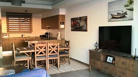 Stunning Fully Furnished Apartment with Panoramic Roof Terrace  — 8/25