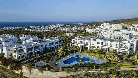 Stunning Fully Furnished Apartment with Panoramic Roof Terrace  — 3/25