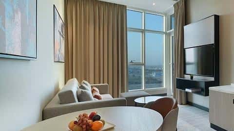 Chambres d'hôtel avec des vues magnifiques à Damac Hills 2 — 4/5