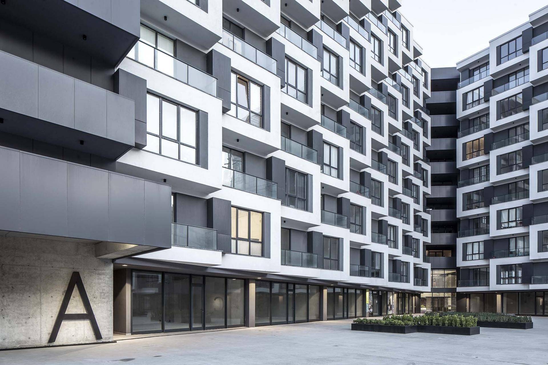 detail.propertyImage
