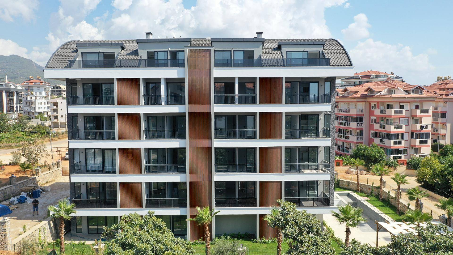 Single block complex near amenities in Oba, Alanya