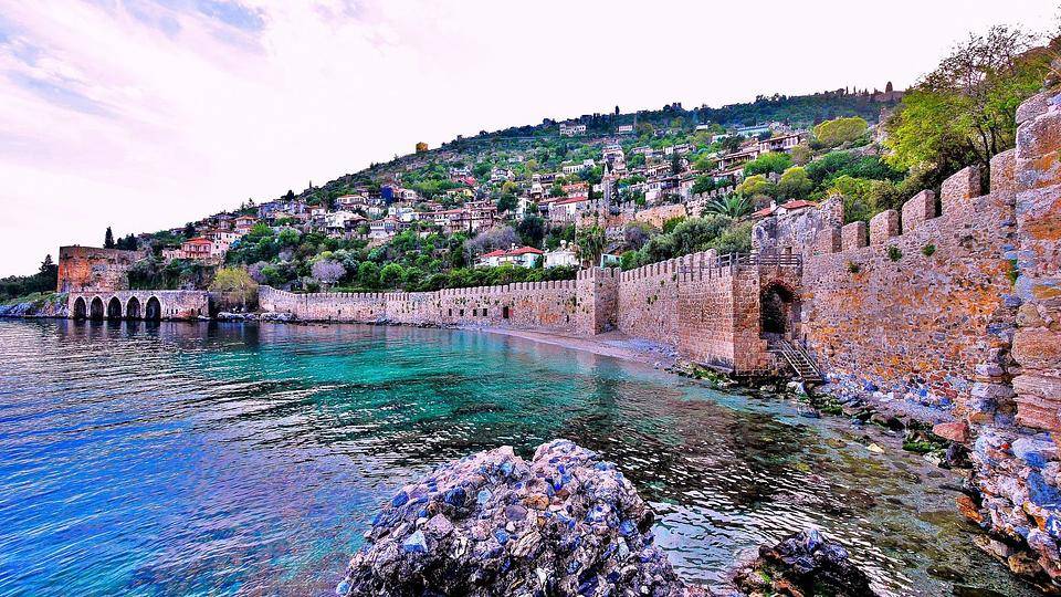 Lebt in Antalya