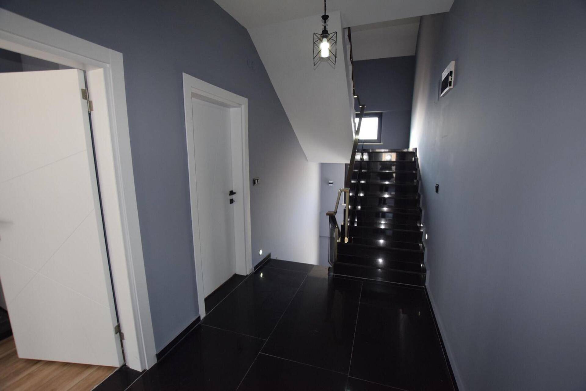 detail.propertyImage