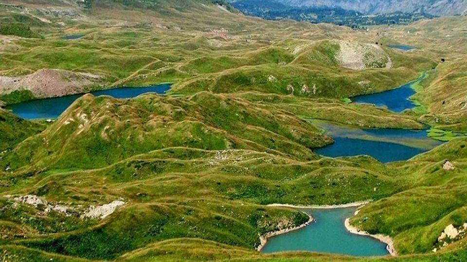 Drijvende eilanden in Arsiyan Plateau