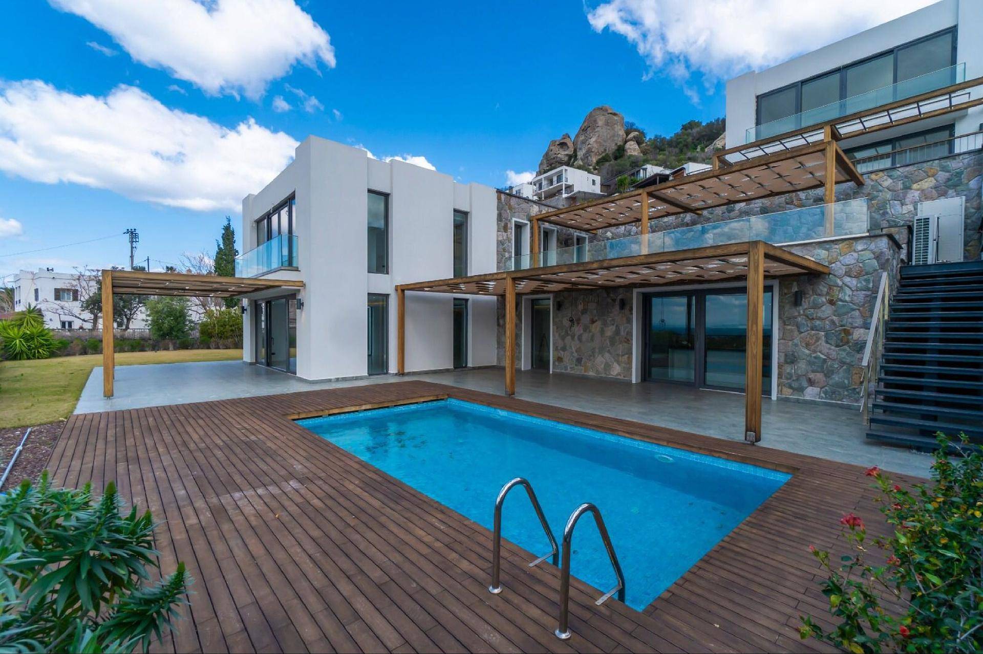 detail.propertyImage