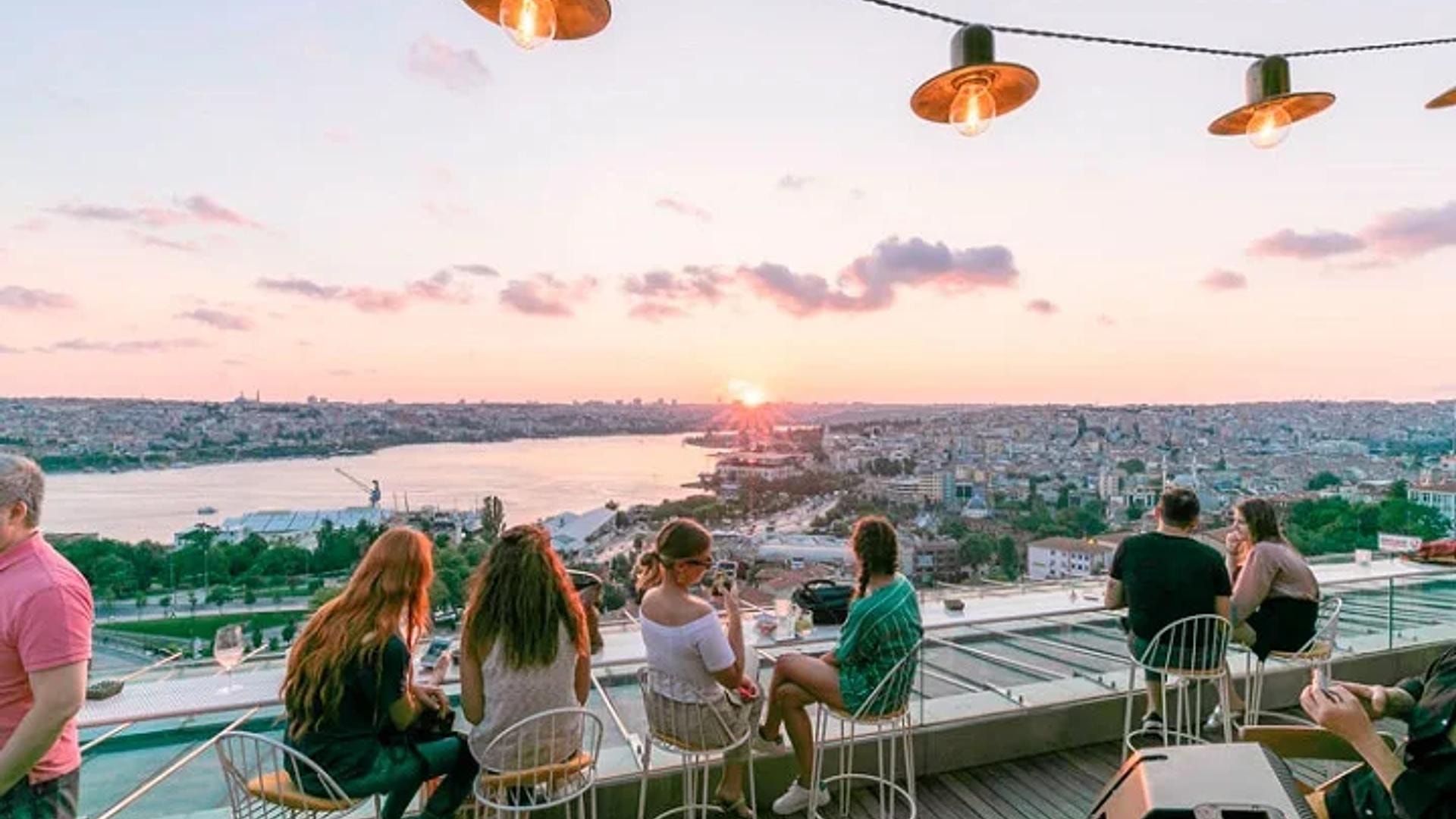 שבעת הגגות הטובים ביותר בטורקיה ליהנות מכוס קפה נעימה בבוקר או מארוחת ערב